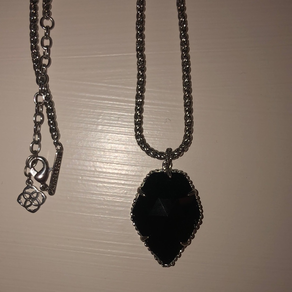 Kendra Scott pendant necklace